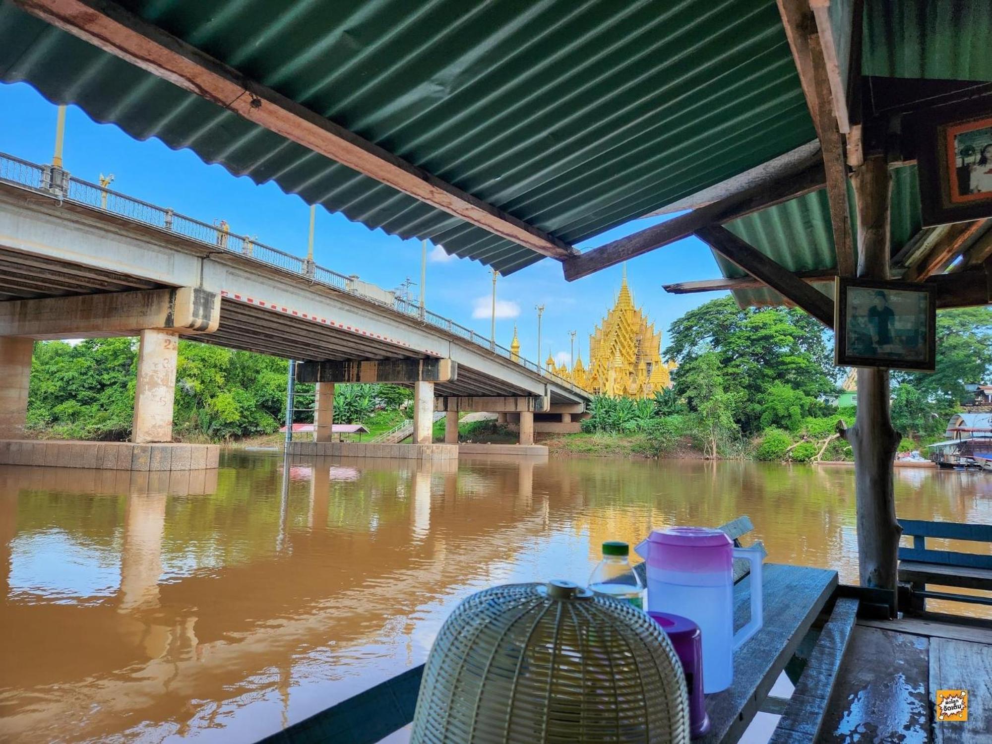 Hostelbed And Retreat Phitsanulok Bagian luar foto