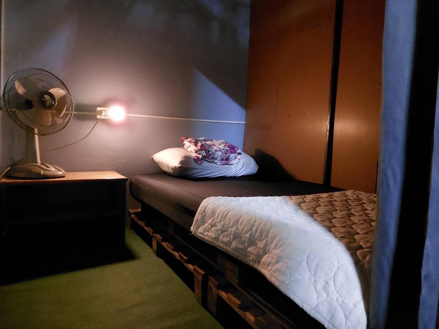 Hostelbed And Retreat Phitsanulok Bagian luar foto