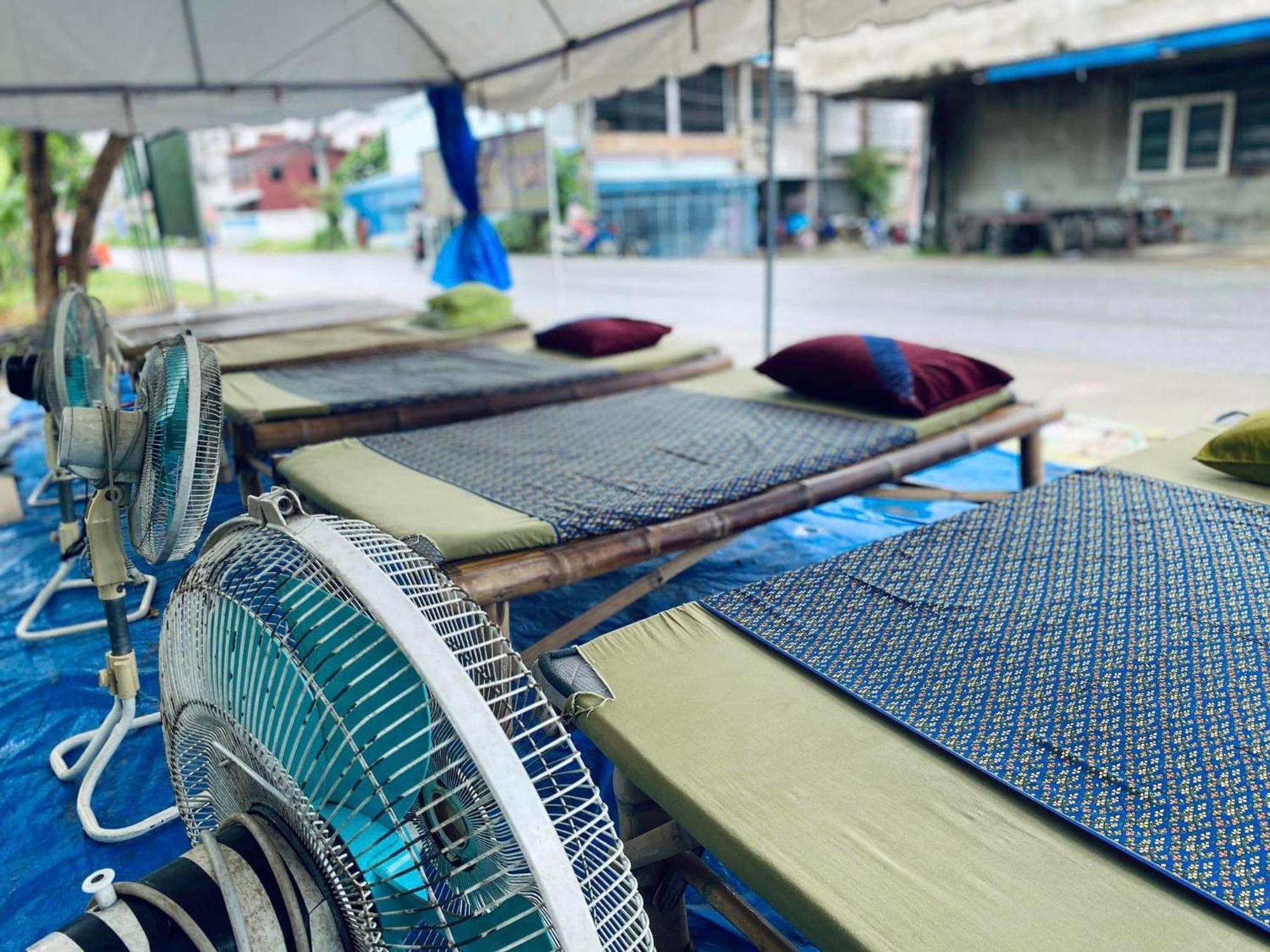 Hostelbed And Retreat Phitsanulok Bagian luar foto