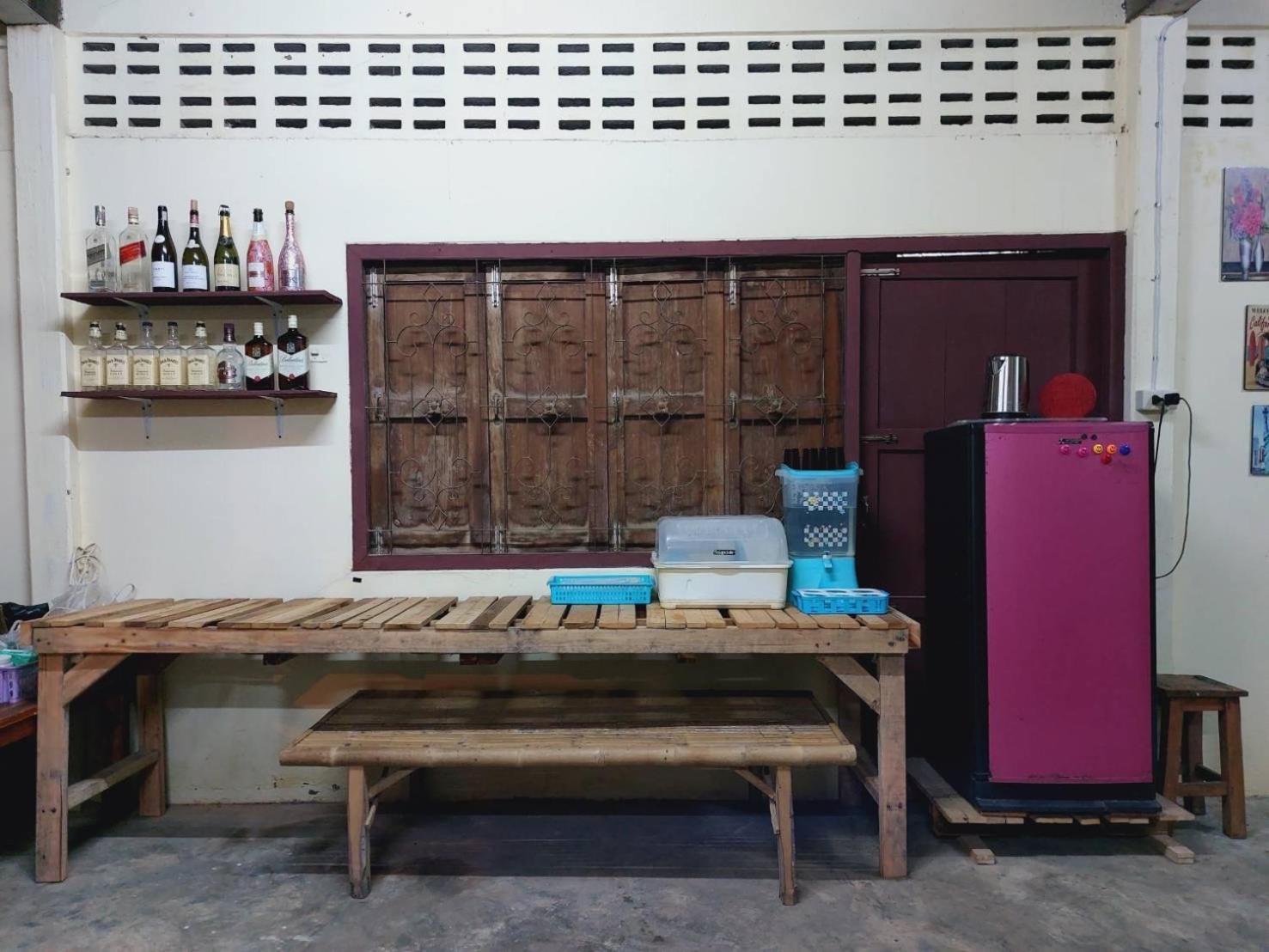Hostelbed And Retreat Phitsanulok Bagian luar foto