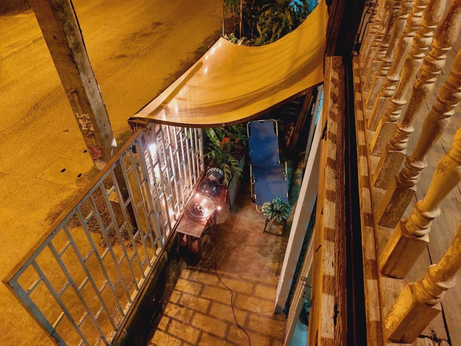Hostelbed And Retreat Phitsanulok Bagian luar foto