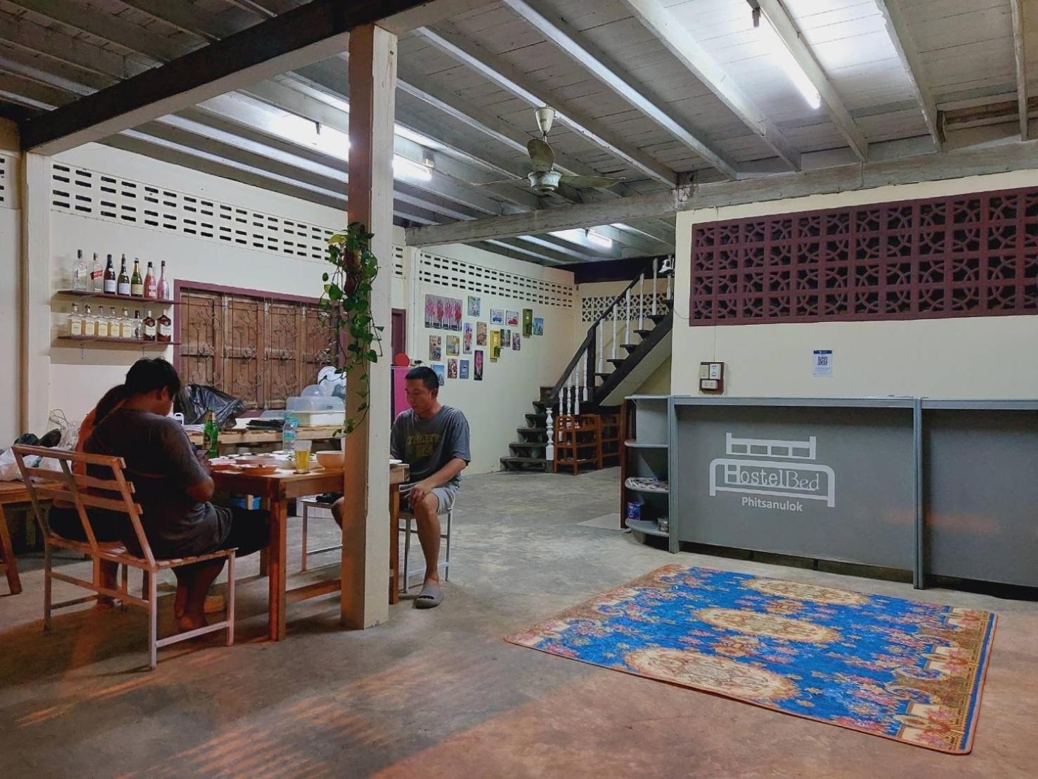 Hostelbed And Retreat Phitsanulok Bagian luar foto