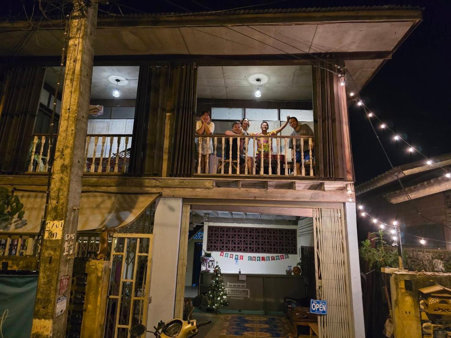 Hostelbed And Retreat Phitsanulok Bagian luar foto