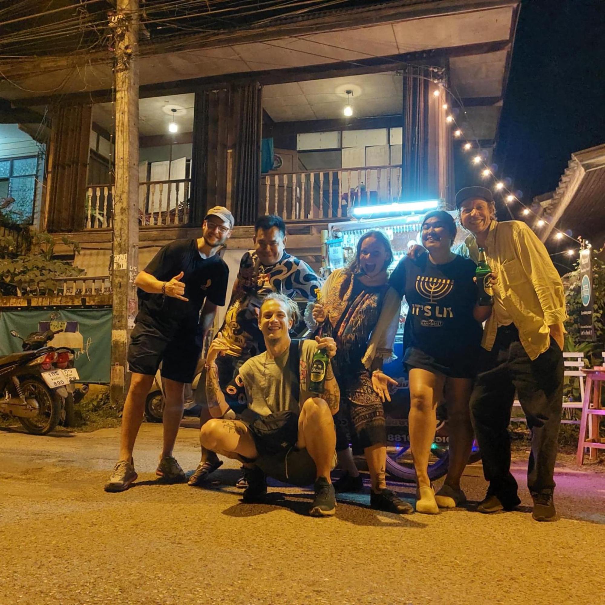 Hostelbed And Retreat Phitsanulok Bagian luar foto
