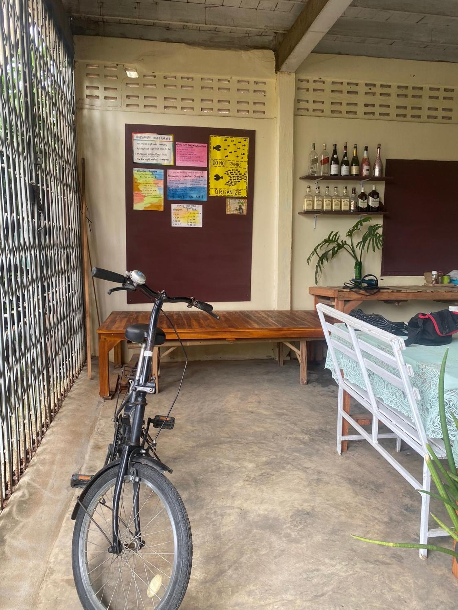 Hostelbed And Retreat Phitsanulok Bagian luar foto